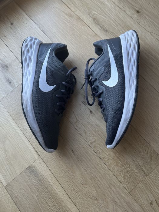Buty Nike Revolution 5