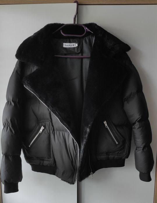 Зимова жіноча куртка