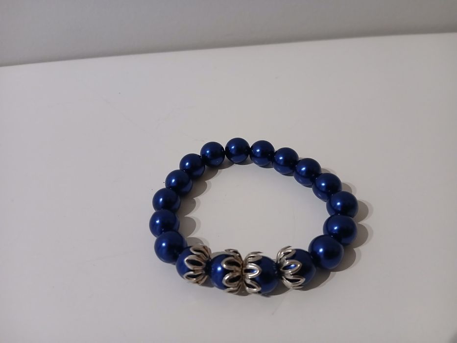 Pulseira de contas azuis