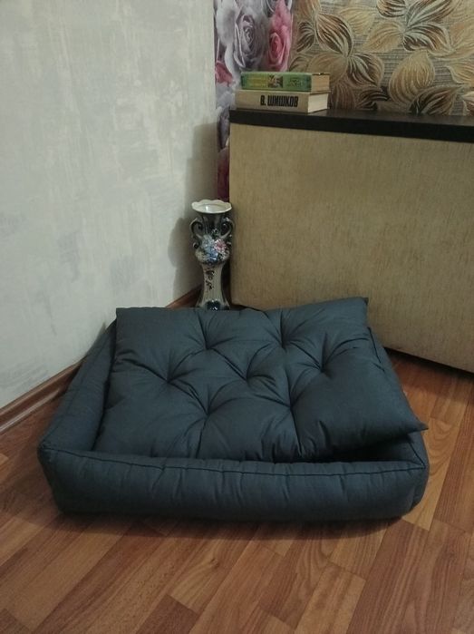 Лежанки, матрасіки для котів, собак