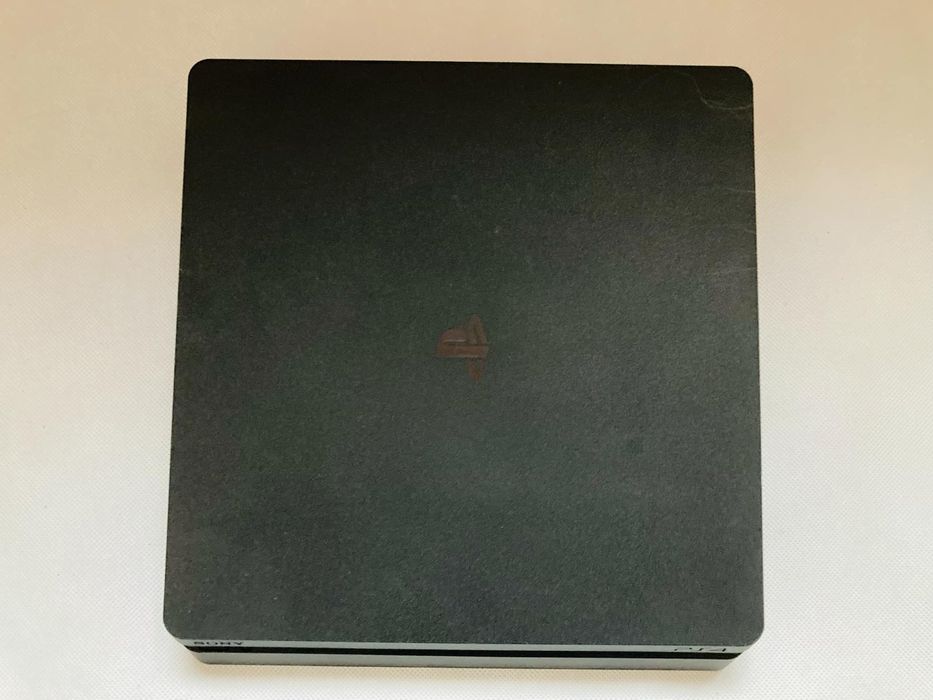 Konsola playstation 4 PS4 1 TB + 2 gry i 2 pady