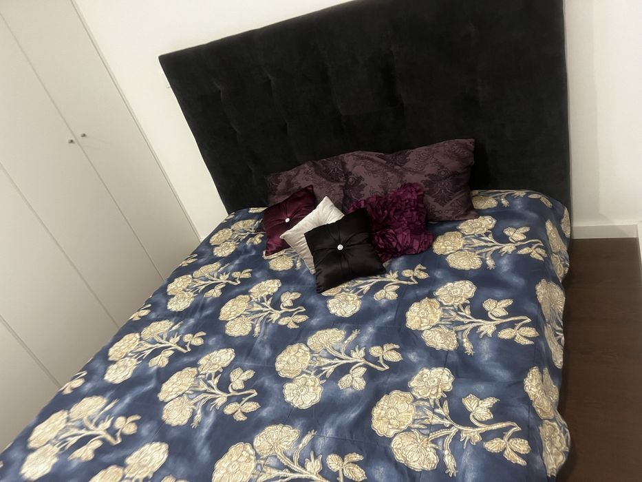 Cama de casal semi nova