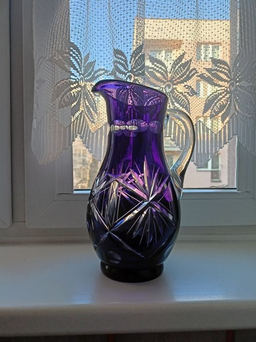 Kryształowy kolorowy dzbanek