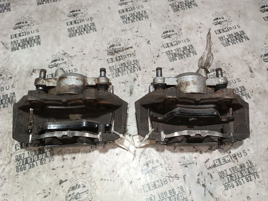 Супорт передній лівий правий MB E Class W212 Мерседес Суппорт