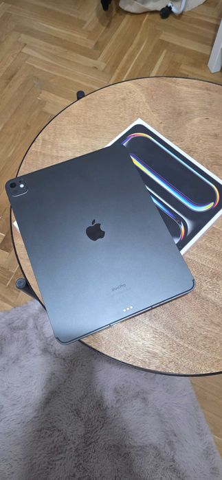 iPad pro 13 M4 2024r  256gb wifi+ Cellular. 100% bateri. Etui za 300zl