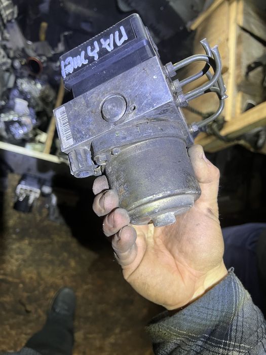 MR955425 Mitsubishi блок abs mitsubishi pajero sport