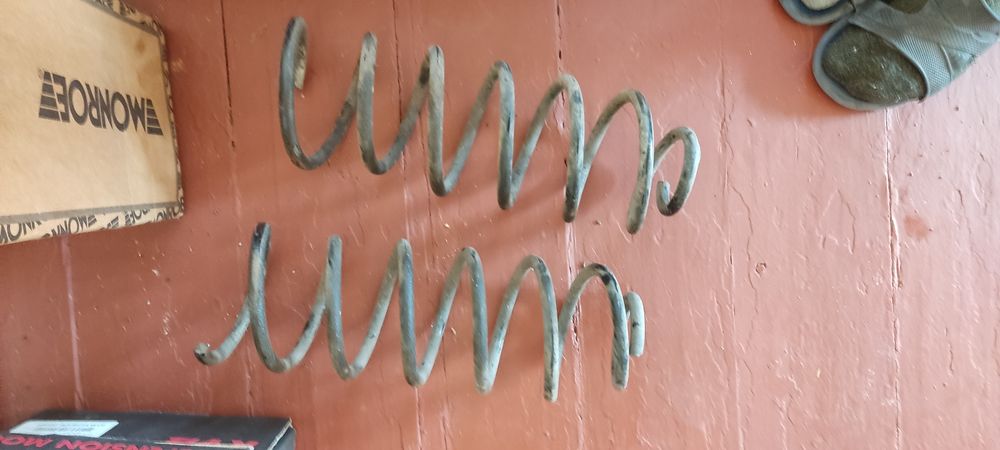 Передні пружини на Субару форестер sg