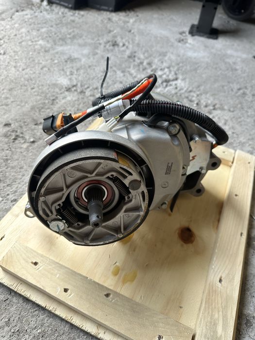 Nowy silnik elektryczny vespa electrica “fe”