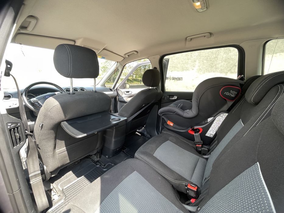 Сімейний автомобіль Ford Galaxy