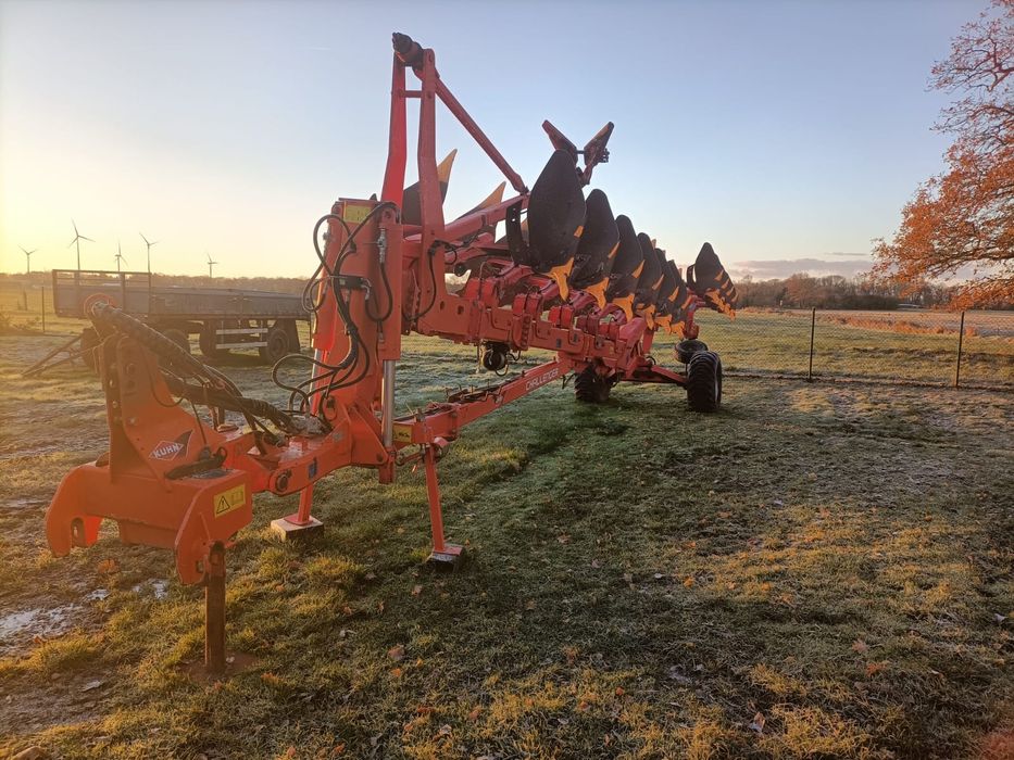 Pług obrotowy Kuhn 8+2