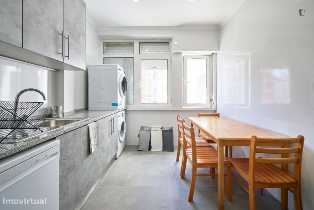 Quarto - localizado em Benfica Lisbon