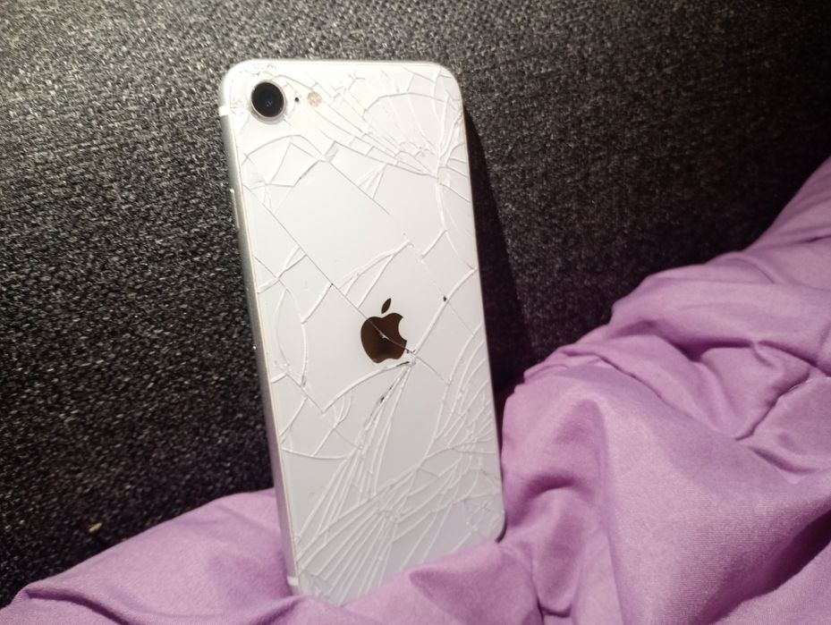 Продам  Iphone SE 2020 64GB