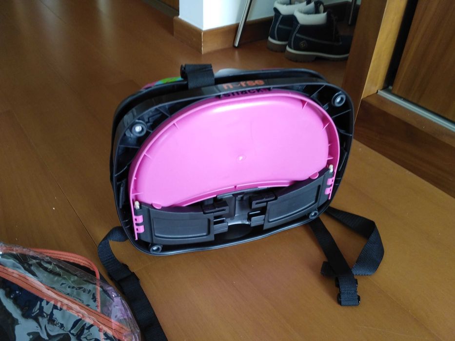 Cadeira de refeições e banheira portáteis para bebé