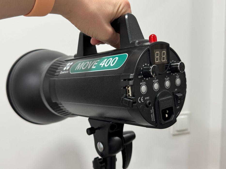 Lampa studyjna Quadralite Move 400 z softboxem i statywem, zadbany