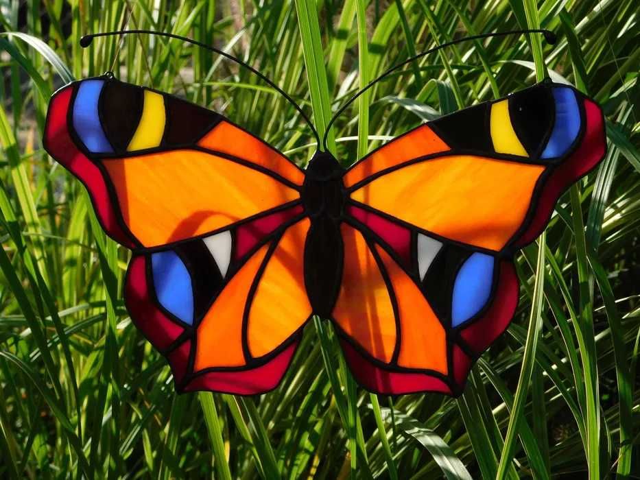 Motyl witrażowy słoneczny