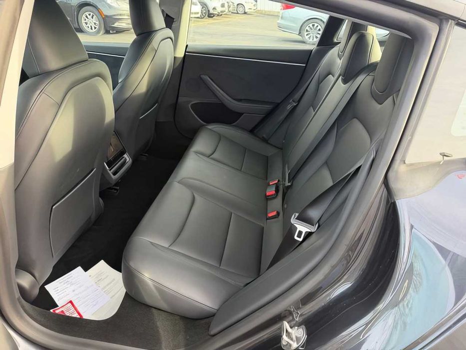 Tesla Model 3      2024