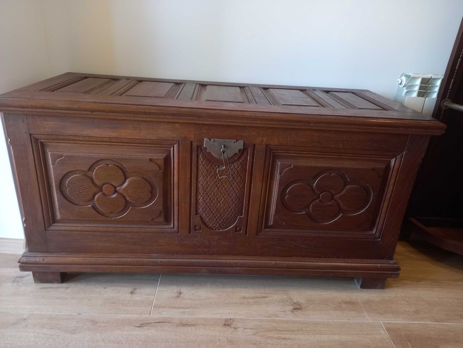 Skrzynia drewniana zabytkowa rzeźbiona