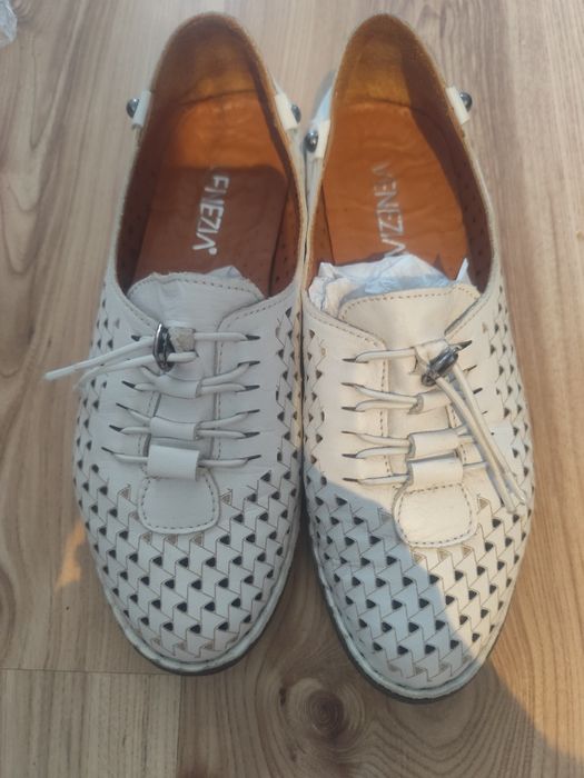 Sprzedam buty damskie.