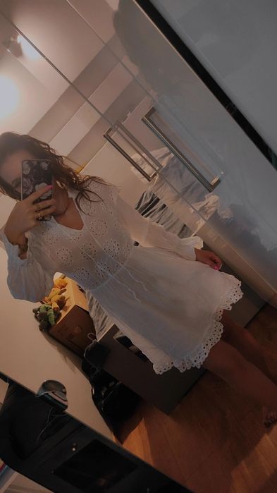 Biała sukienka ażurowa styl boho