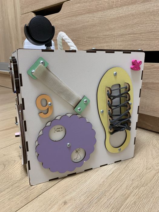 Дитячий бізікуб