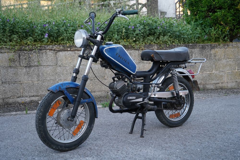 Várias motorizadas para despachar