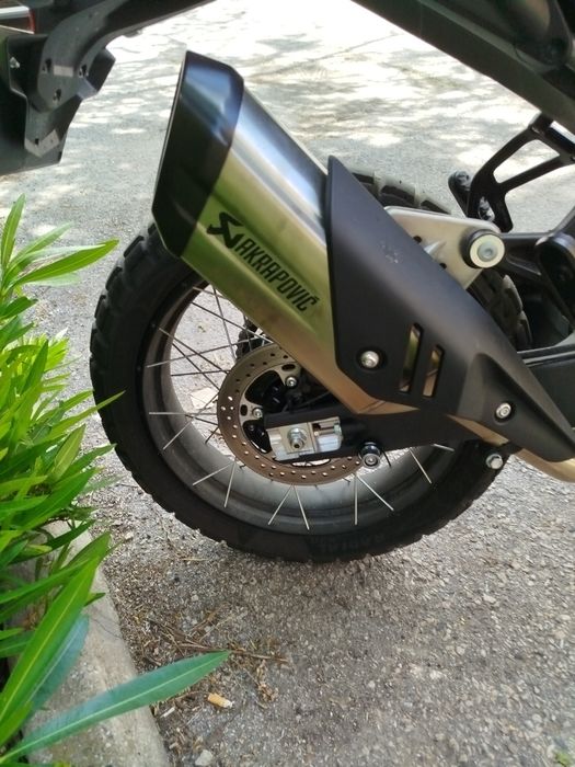 Decat KTM790/890/Husqvarna Norden 901/ Cfmoto MT/MT-X 800, Autocolante Akrapovic em alumínio e Protetor de escape Carbono