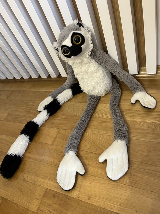 Pluszak. Lemur z rzepami
