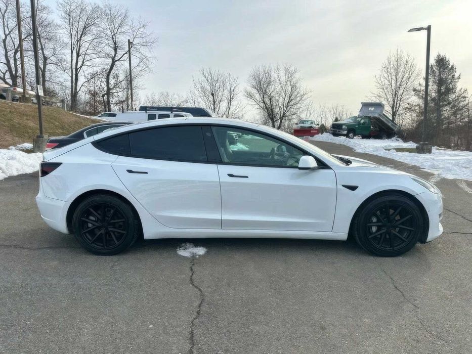 Tesla Model 3 Long Range      2022