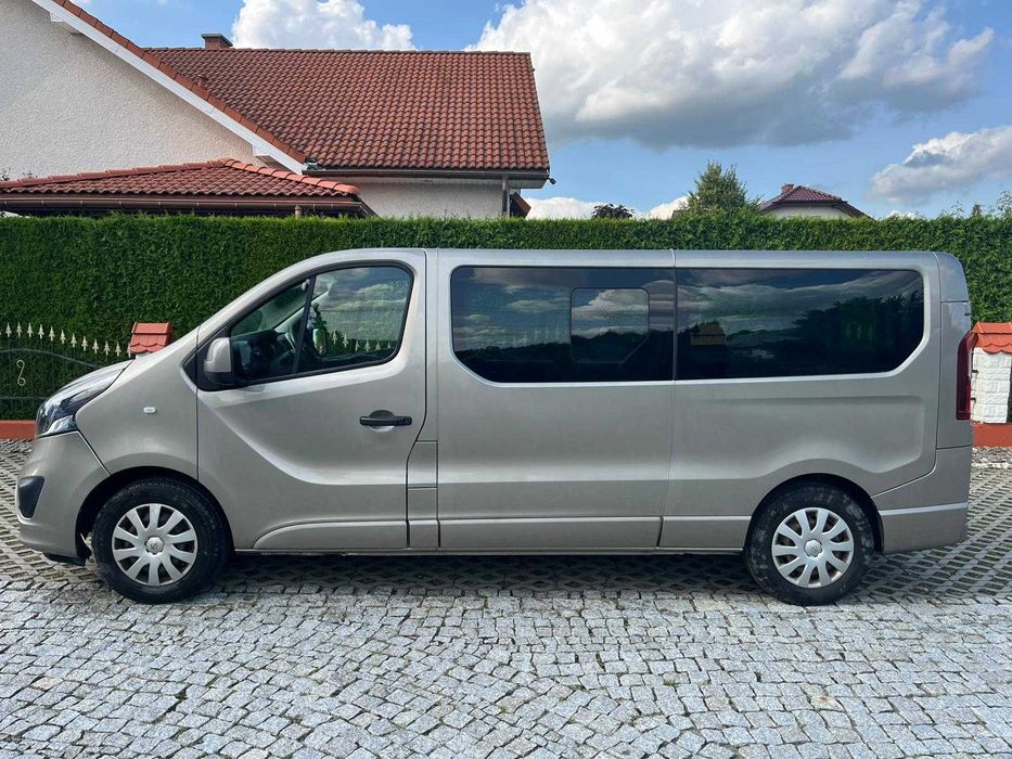 OPEL VIVARO L2H1 9 osobowy 2015 hak