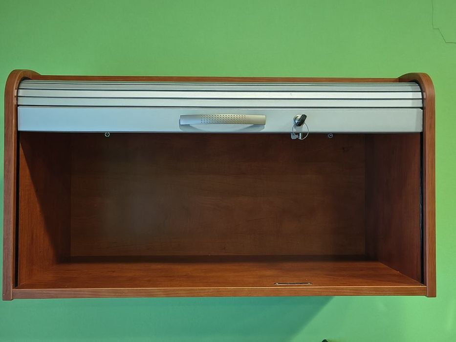 Wiszący kontenerek z roletką