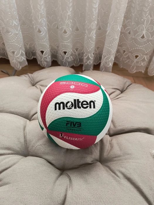 Piłka do siatkówki halowej Molten V5M5000 + pompka