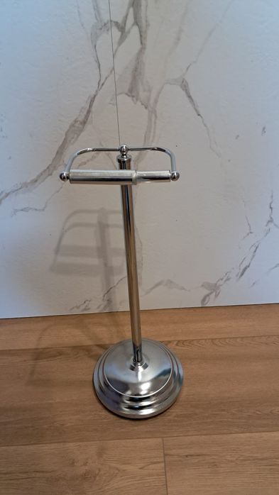 Stojak na papier toaletowy wolnostojący