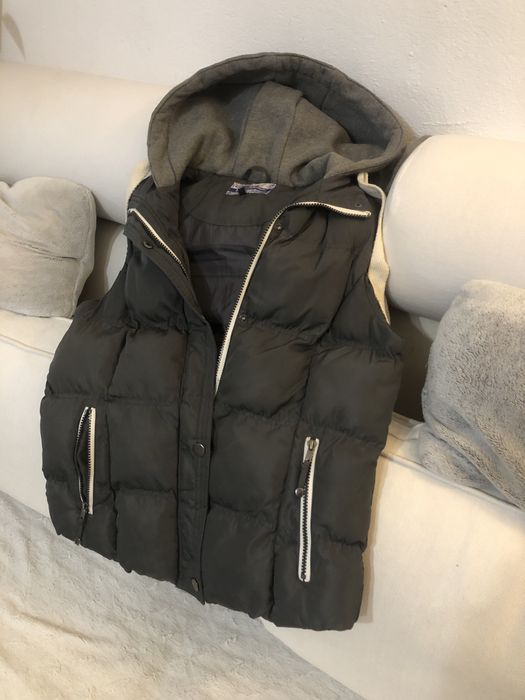 Bezrekawnik 12 szary z kapturem