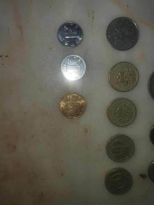 Moedas antigas em bom estado
