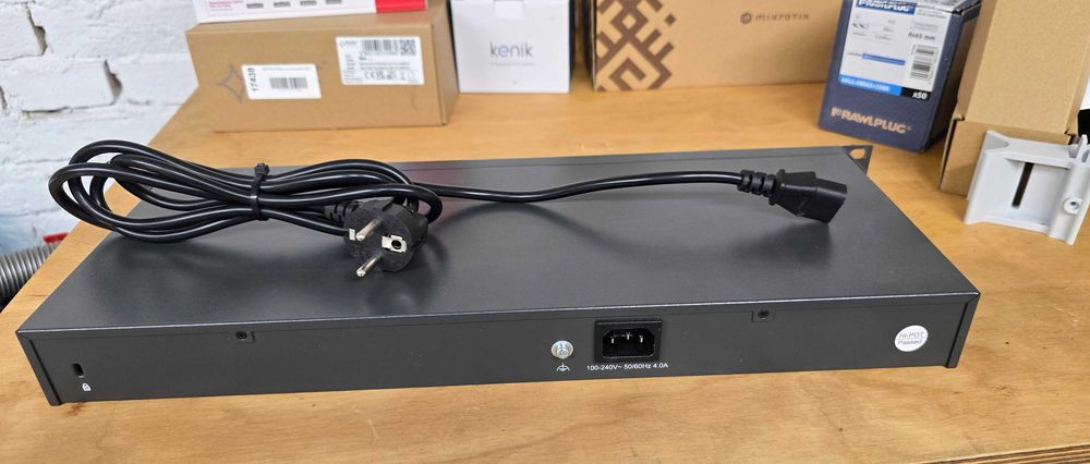 Switch PoE TP-Link TL-SG1218MP | 16x PoE+ | Rack | Jak nowy