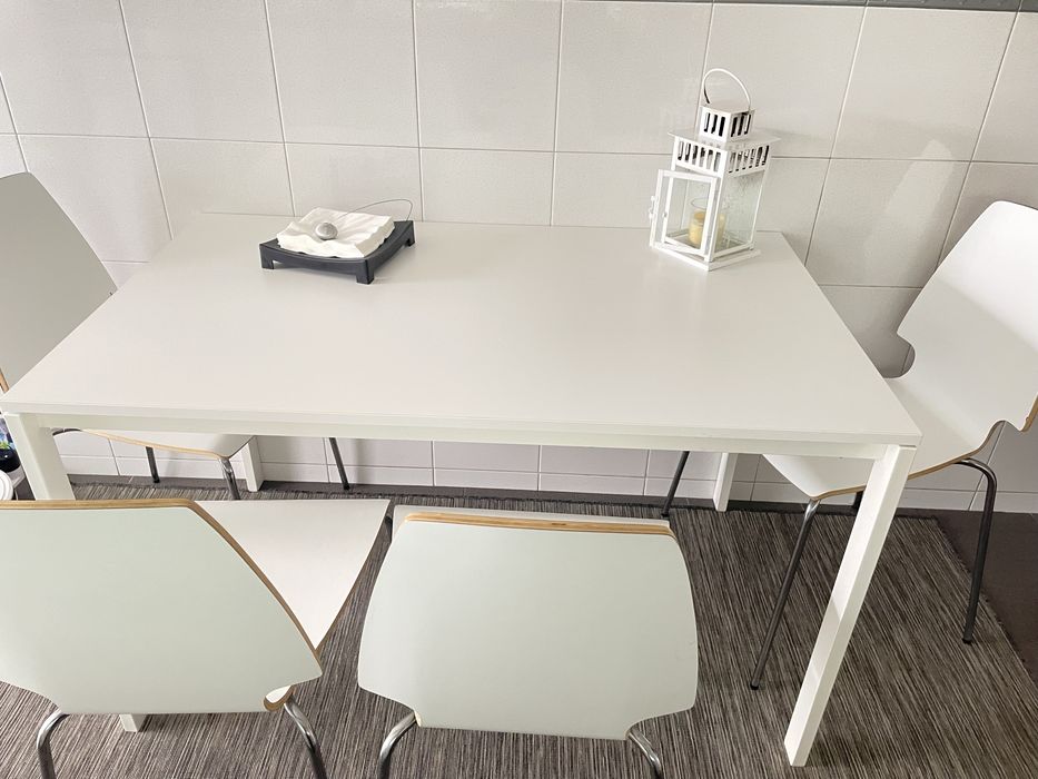 Conjunto mesa e cadeiras cozinha