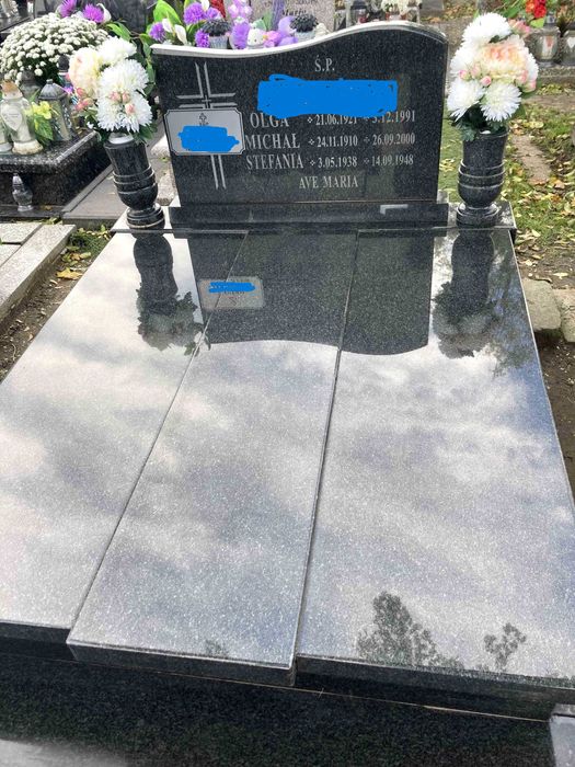Czarny nagrobek - podwójny pomnik z Impala - Oława Stary Cmentarz