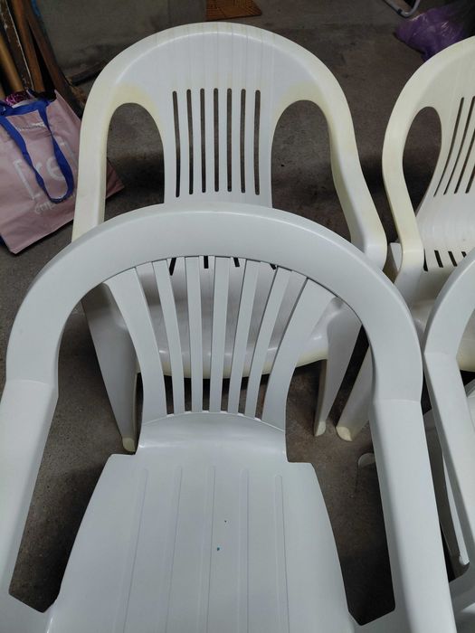 Conjunto de 4 cadeiras plasticas