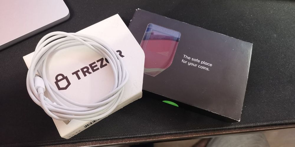 Криптогаманець Trezor Model T