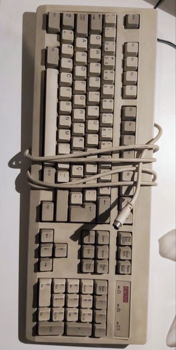 Teclado antigo vintage e em bom estado. Vintage Keyboard DIGITAL