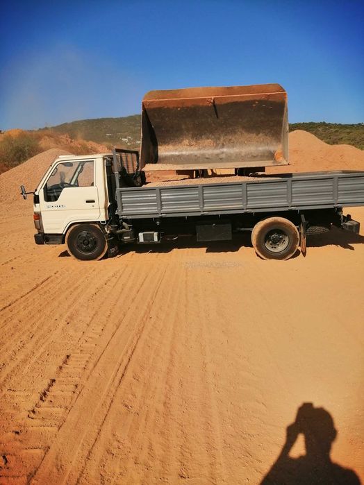 Trabalhos Prestados com Camião Para construção Civil