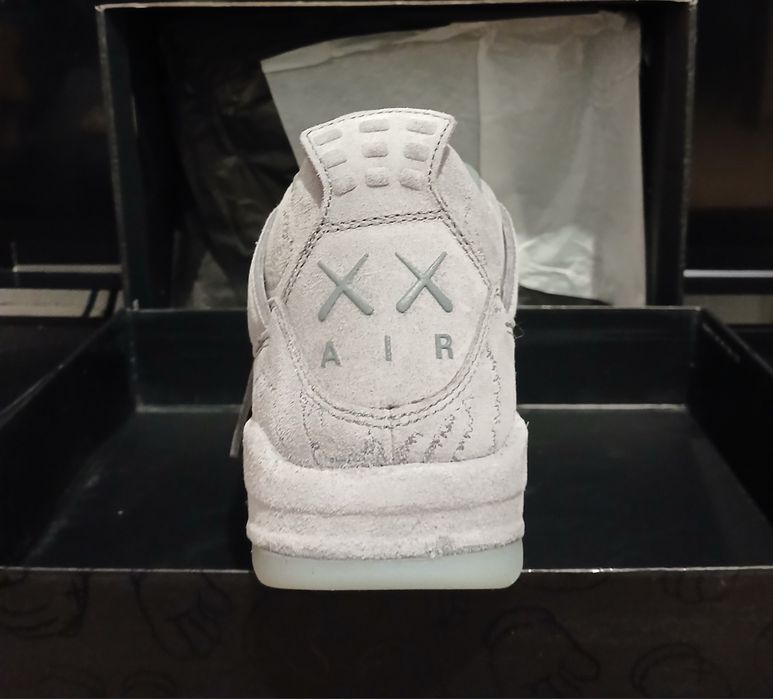 Air Jordan 4 Retro Kaws