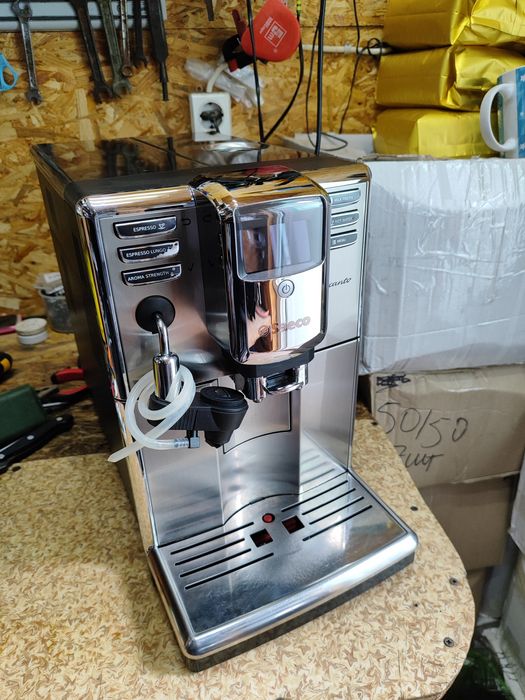 Кофемашина,кавоварка Saeco Lirika One Touch Cappuccino