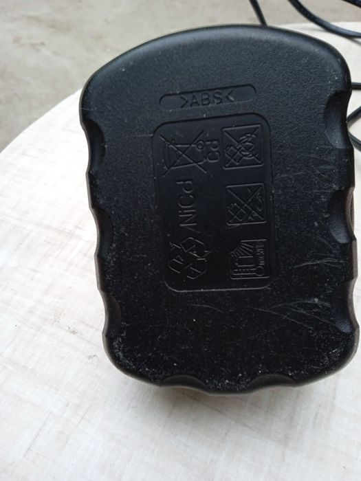 Зарядний пристрій BOSH Outup 7.2V -14.4V -- 1.9A
