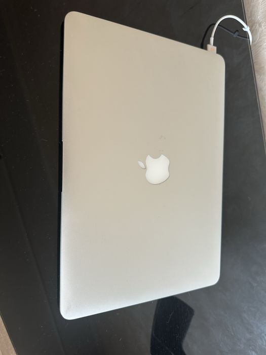 MacBook Air A1466  в доброму стані.