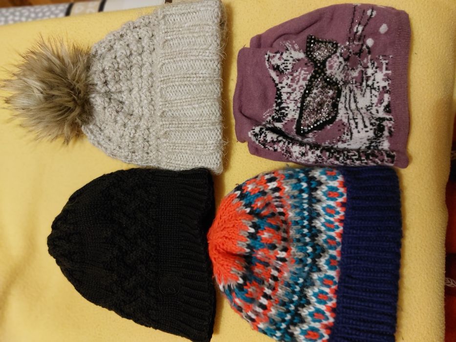 Шапки молодежные женские