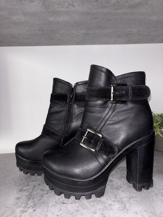 Botins pretos da Deichmann