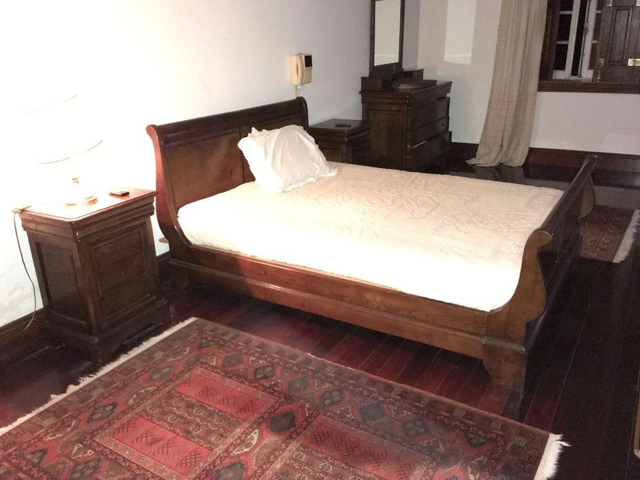 Quarto em madeira maciça