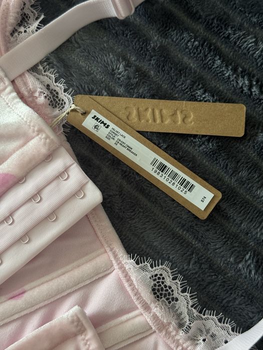 Корсет skims новий