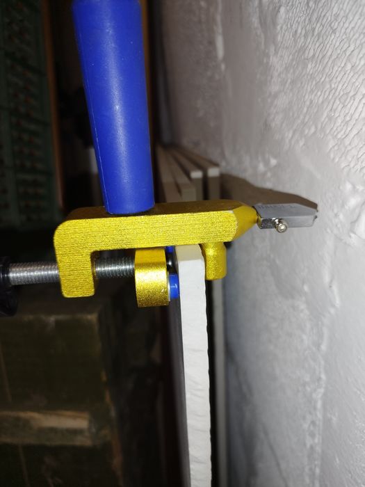 Wielofunkcyjne narzędzie do cięcie szkła i płytek